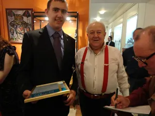 With Zurab Konstantines dze Tsereteli — Georgian painter, sculptor, architect and decorator. Zurab Tsereteli is also President of the Moscow International Foundation for Support to UNESCO, the Russian Academy of the Arts, the UNESCO International Chair of Fine Arts and the International Centre of Design.